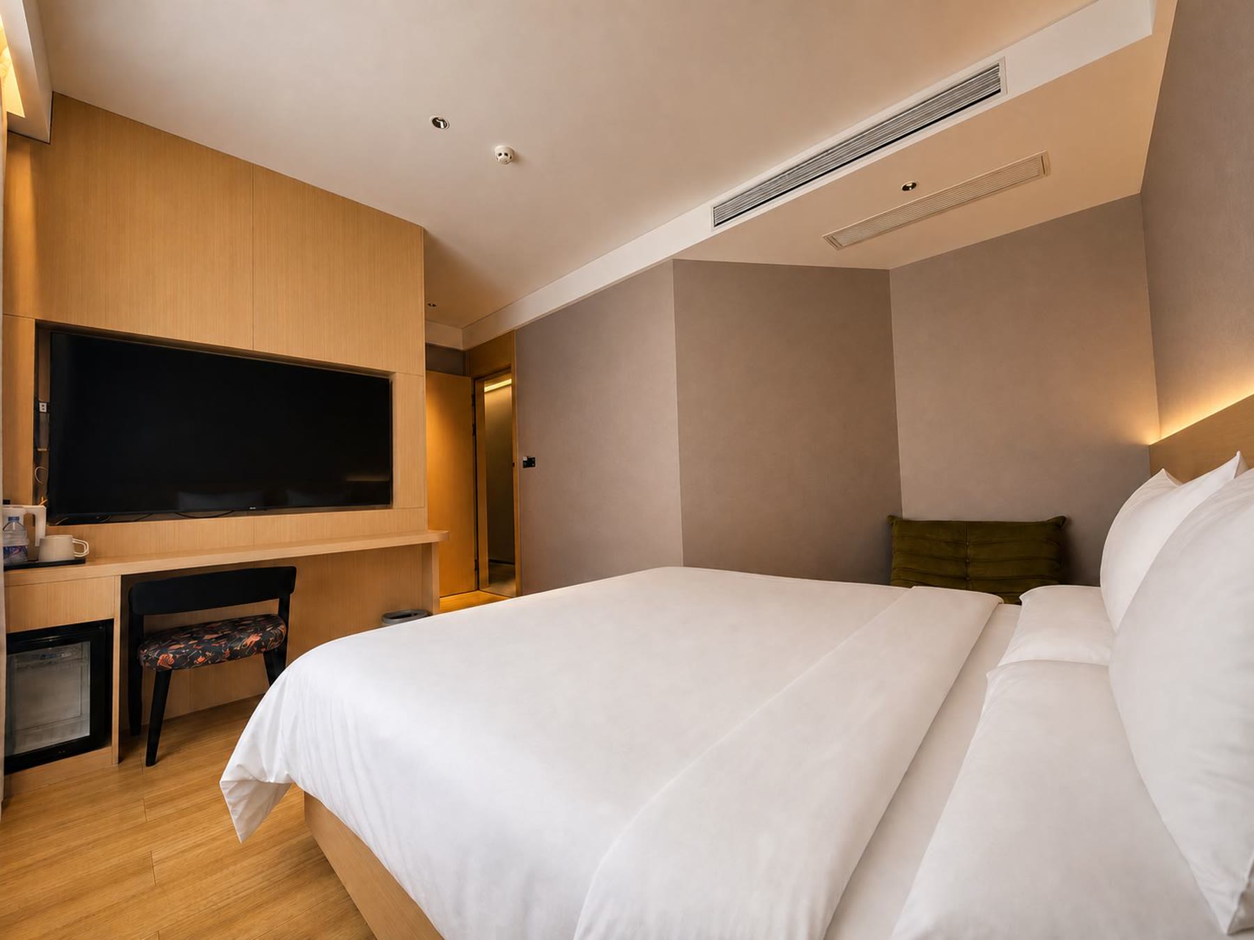 V.豪华舒眠大床房客房实景
